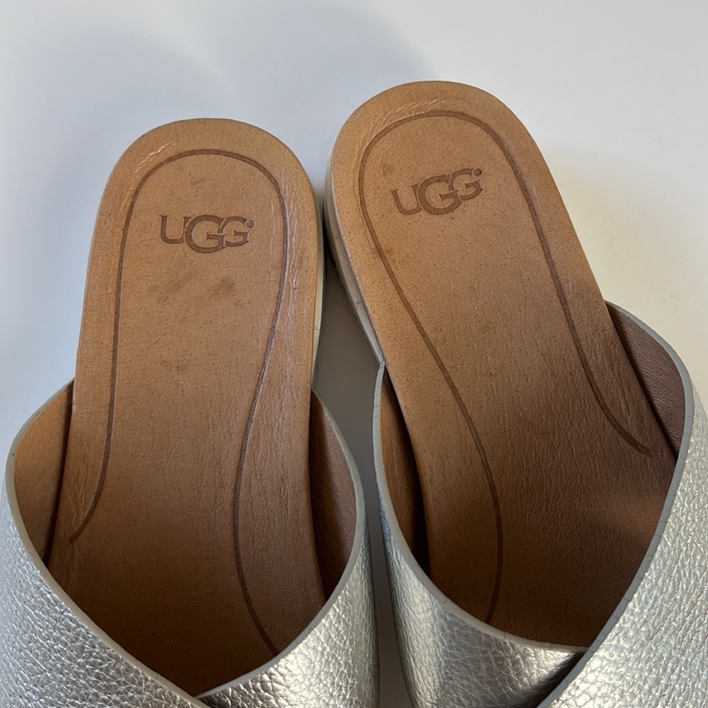 UGG Kari Metallic Sandal 11 - Picture 9 of 11